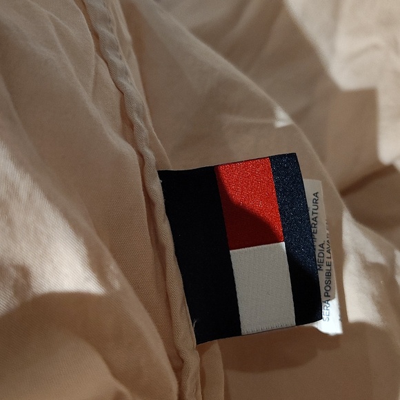 ✨Host Pick✨Tommy Hilfiger Full Size Fitted Sheet - Picture 5 of 6